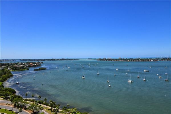 Luxury properties 大纪元独特的顶层公寓