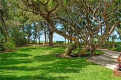 体验这座美丽的海滩别墅的温暖和魅力 luxury properties