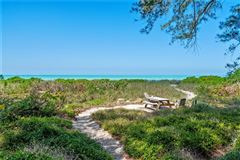 体验这座美丽的海滩别墅的温暖和魅力 mansions