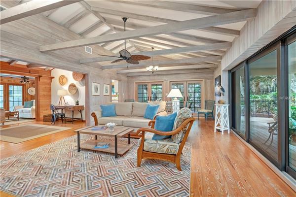 Luxury real estate 体验这座美丽的海滩别墅的温暖和魅力