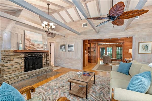 Luxury properties 体验这座美丽的海滩别墅的温暖和魅力