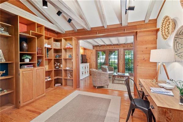 体验这座美丽的海滩别墅的温暖和魅力 luxury properties