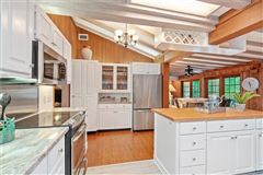 Luxury properties 体验这座美丽的海滩别墅的温暖和魅力