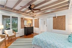 Luxury homes in 体验这座美丽的海滩别墅的温暖和魅力