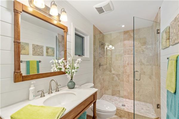 体验这座美丽的海滩别墅的温暖和魅力 luxury real estate