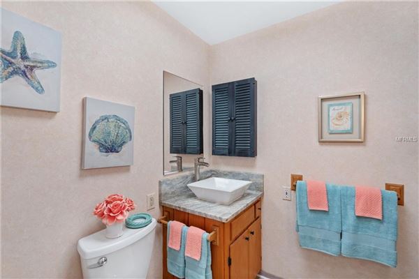 体验这座美丽的海滩别墅的温暖和魅力 luxury properties