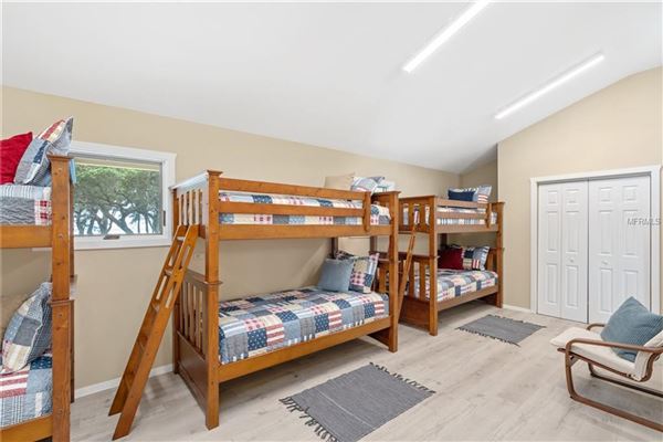 Mansions 体验这座美丽的海滩别墅的温暖和魅力