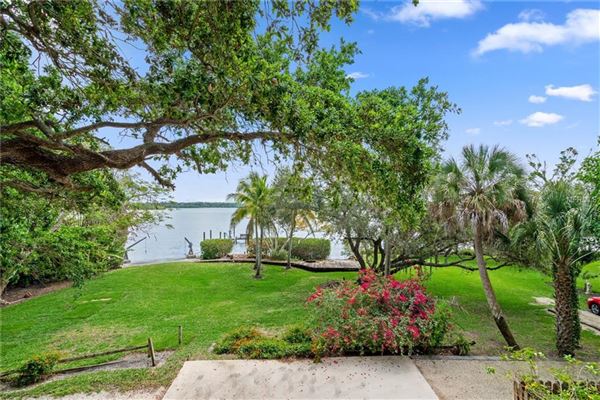 体验这座美丽的海滩别墅的温暖和魅力 mansions