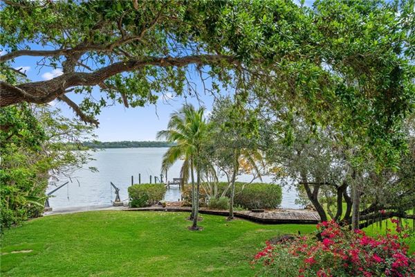 Luxury homes in 体验这座美丽的海滩别墅的温暖和魅力