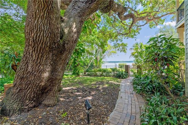 Mansions in 体验这座美丽的海滩别墅的温暖和魅力