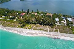 Mansions in 体验这座美丽的海滩别墅的温暖和魅力