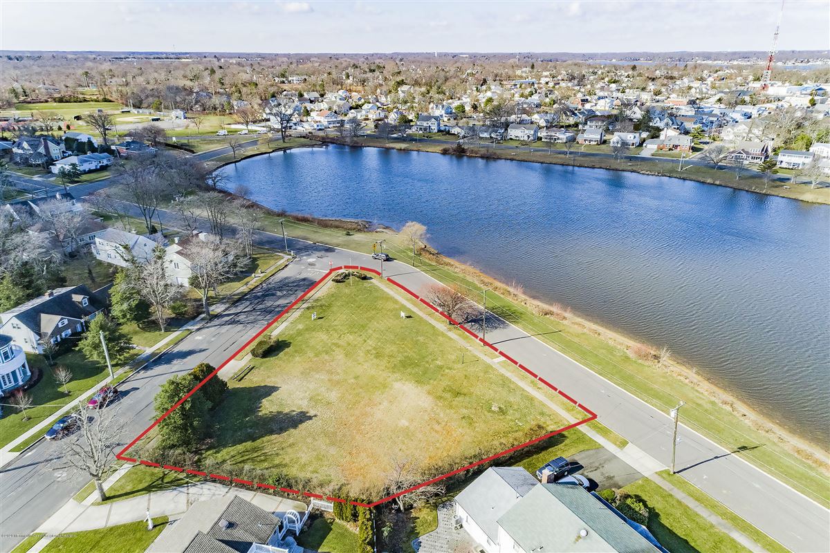 LAKEFRONT CORNER BUILDABLE LOT New Jersey Luxury Homes Mansions For