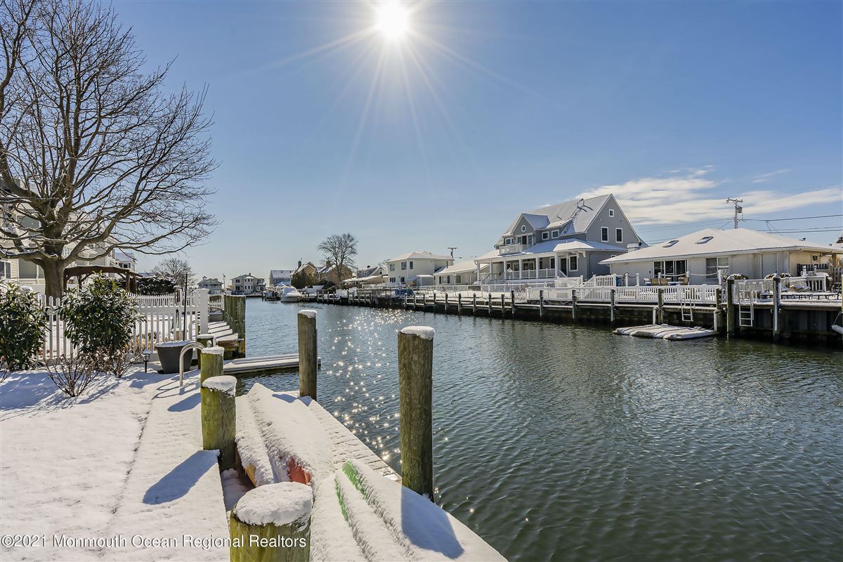 BAY HEAD SHORES WATERFRONT HOME ONLY TWO YEARS OLD New