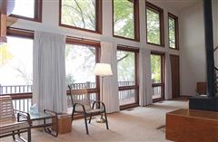 定制建造的当代风格湖屋 mansions