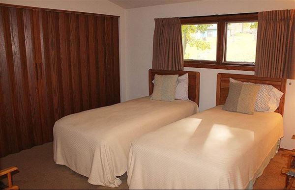 定制建造的当代风格湖屋 luxury properties