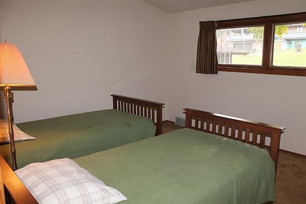 Mansions 定制建造的当代风格湖屋