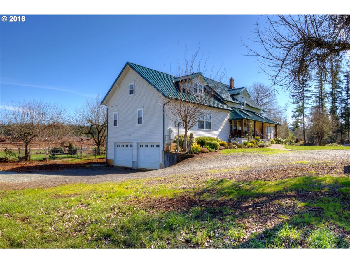 BEAUTIFUL FARMHOUSE IN COLTON Oregon Luxury Homes Mansions For Sale