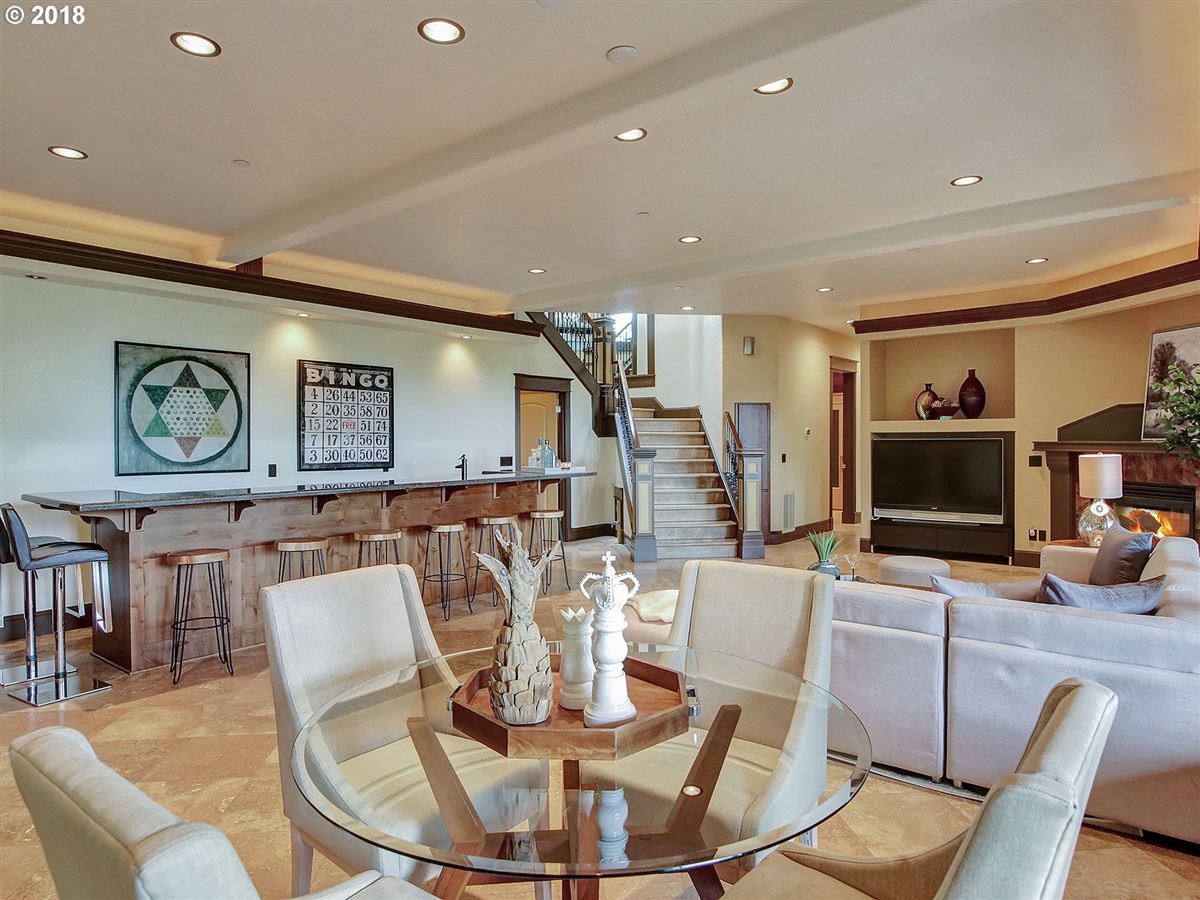 CUSTOM CONTEMPORARY ON QUIET CUL DE SAC Oregon Luxury Homes