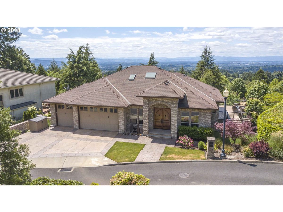 CUSTOM CONTEMPORARY ON QUIET CUL DE SAC Oregon Luxury Homes