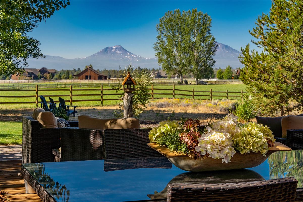 EIGHT ACRES IN BEAUTIFUL SISTERS OREGON Oregon Luxury Homes