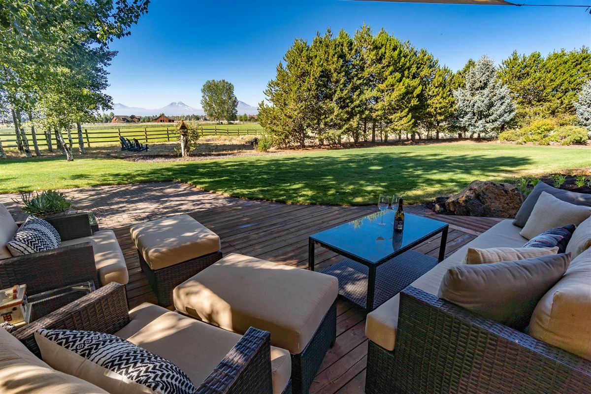 EIGHT ACRES IN BEAUTIFUL SISTERS OREGON Oregon Luxury Homes