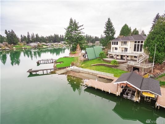 ICONIC LAKE TAPPS WATERFRONT HOME | Washington Luxury Homes | Mansions ...