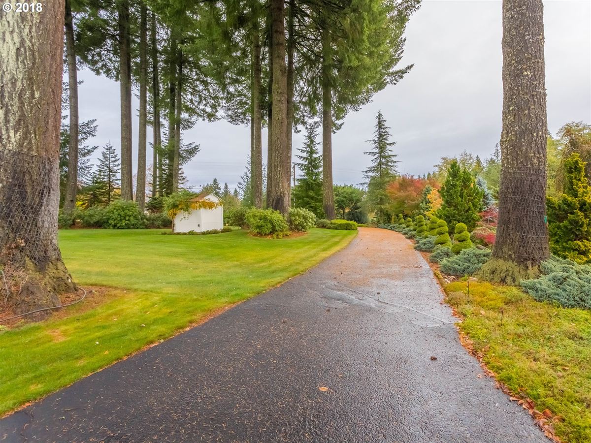 ENJOY PEACEFUL SURROUNDINGS IN SANDY Oregon Luxury Homes Mansions