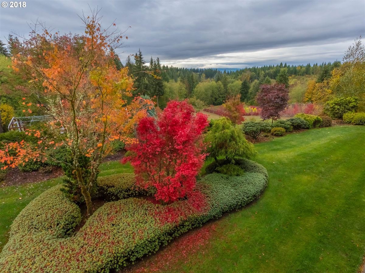 ENJOY PEACEFUL SURROUNDINGS IN SANDY Oregon Luxury Homes Mansions