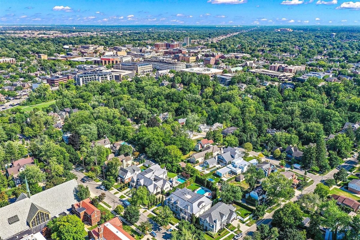 MAGNIFICENT UXURY ESTATE IN DOWNTOWN BIRMINGHAM Michigan Luxury Homes