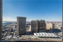 Luxury properties 住在底特律市中心的豪华公寓