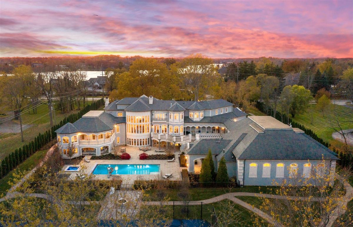 ONE-OF-A-KIND FOUR ACRE BLOOMFIELD ESTATE | Michigan Luxury Homes ...