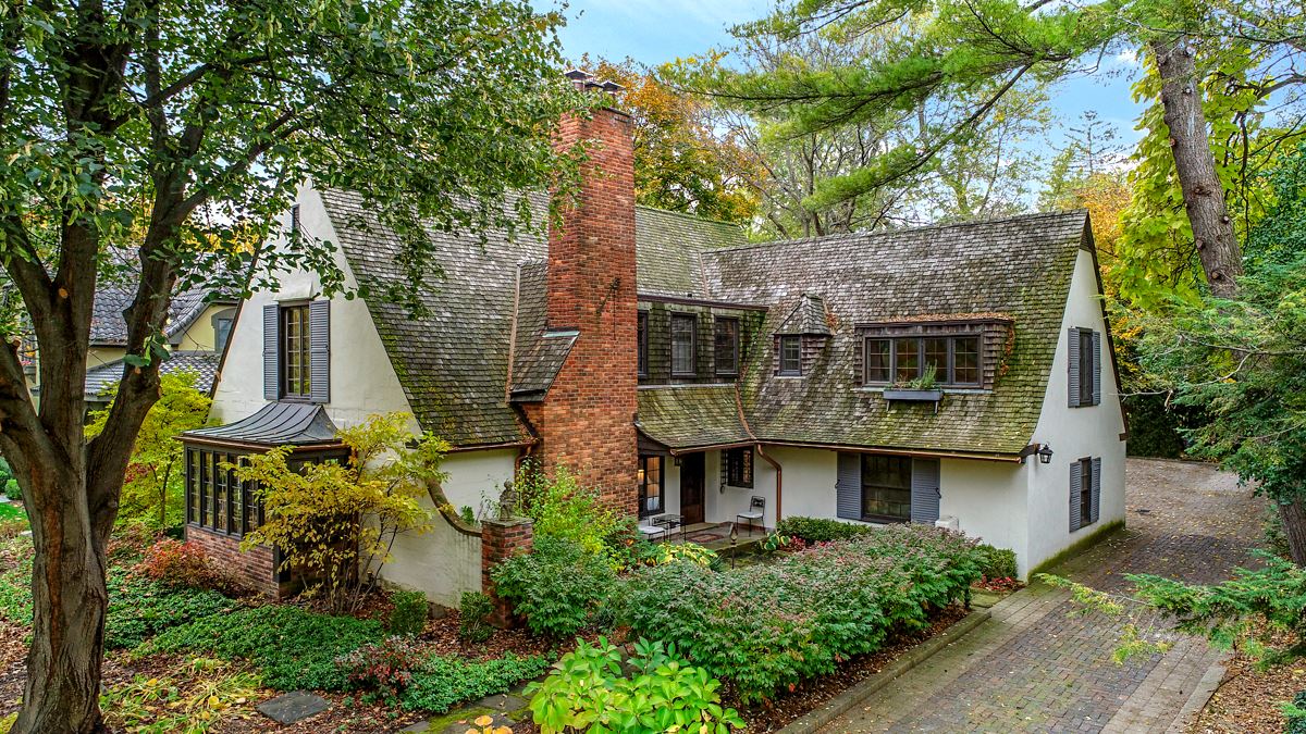 TIMELESS WALLACE FROST ENGLISH STYLE TUDOR Michigan Luxury Homes