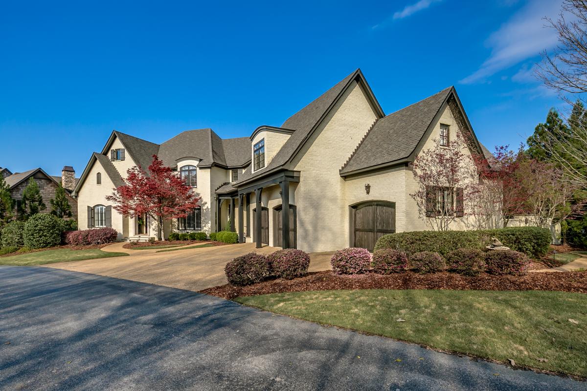 TUSCALOOSA LUXURY LIVING AT ITS BEST | Alabama Luxury Homes | Mansions