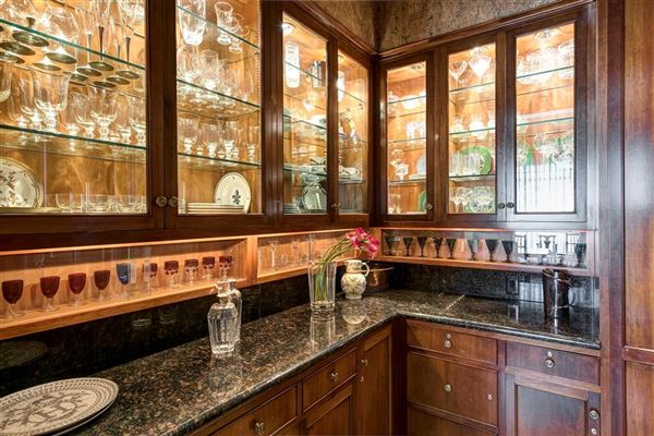 Luxury real estate 亨廷顿19楼优雅的定制住宿 