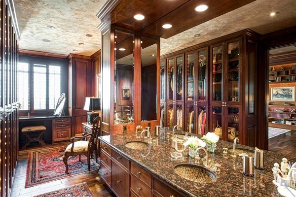 Luxury homes in 亨廷顿19楼优雅的定制住宿 