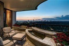 Luxury real estate 亨廷顿19楼优雅的定制住宿 