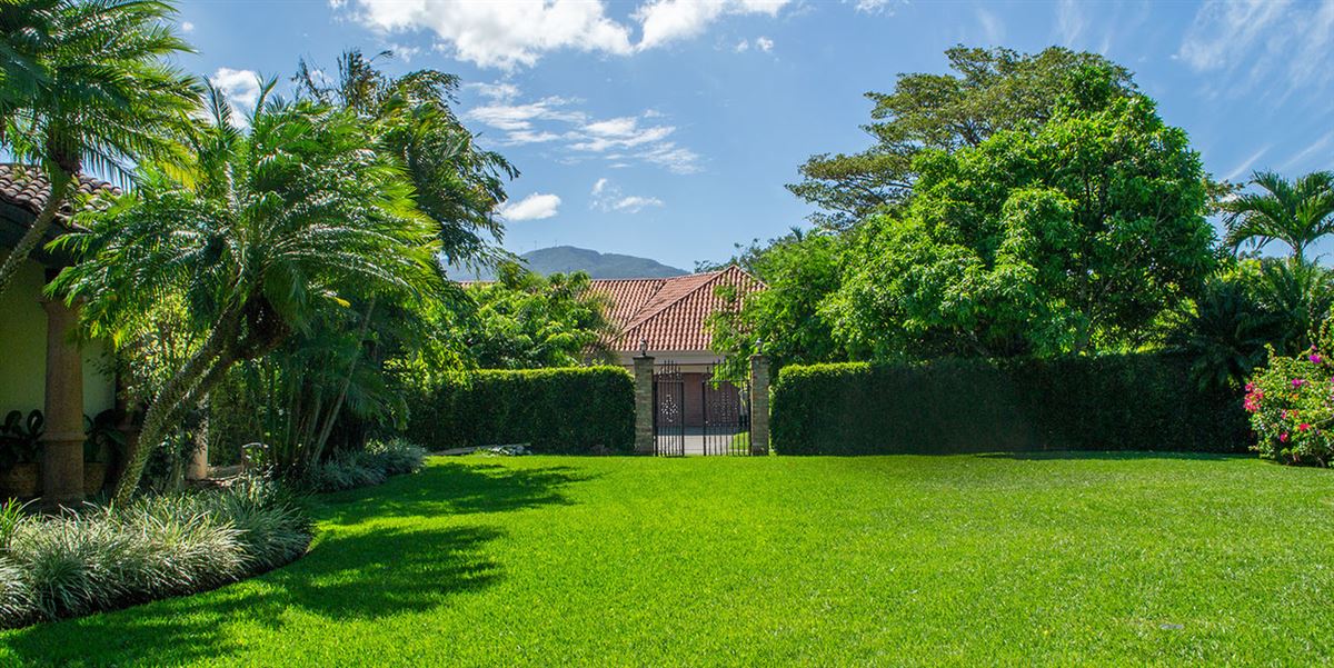 HOUSE IN EXCLUSIVE BOSQUES DE LINDORA Costa Rica Luxury