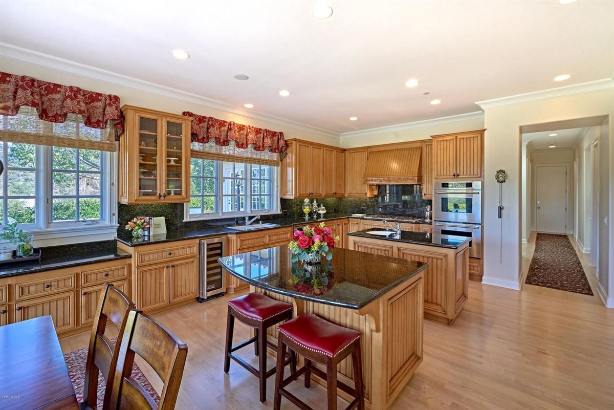 ELEGANT SINGLE STORY HOME IN GUARDGATED LAKE SHERWOOD California