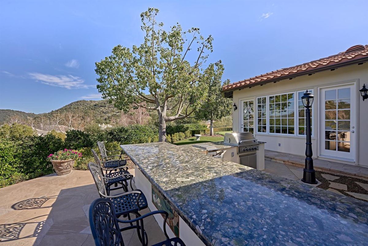 ELEGANT SINGLE STORY HOME IN GUARDGATED LAKE SHERWOOD California