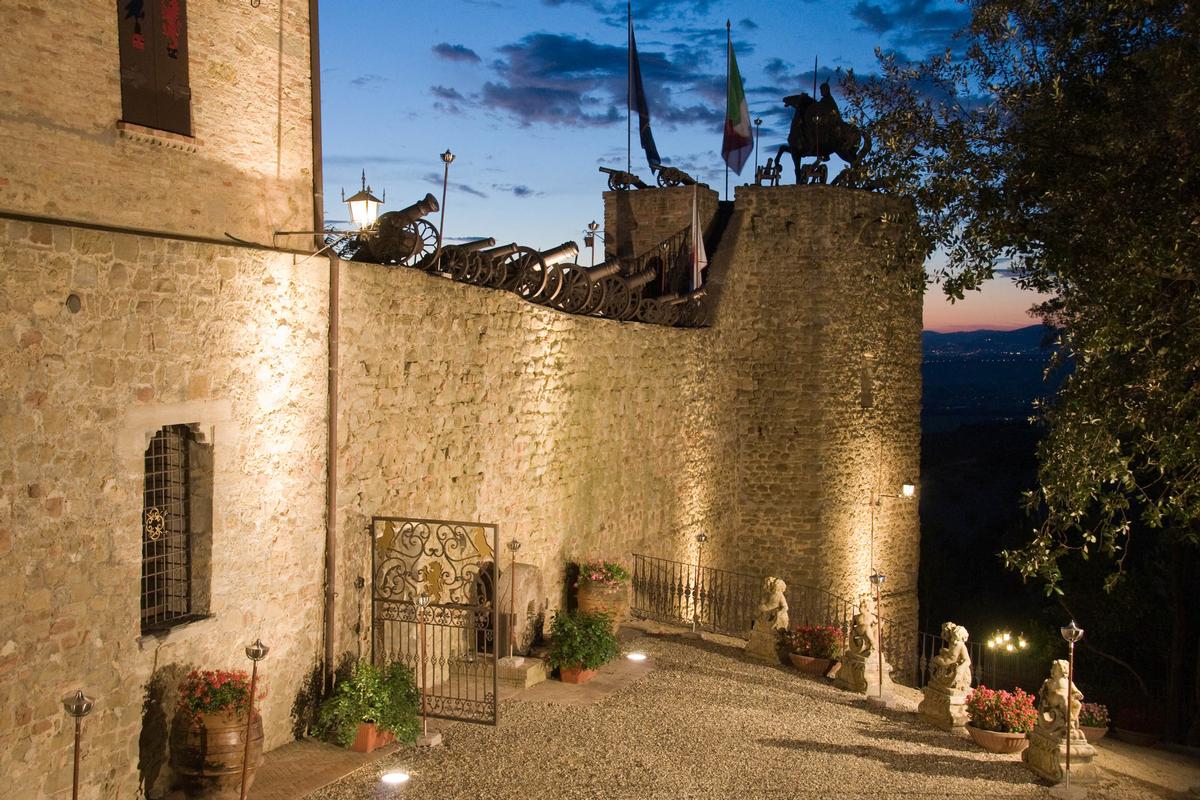 STUNNING CASTLE UMBRIA | Italy Luxury Homes | Mansions For Sale ...