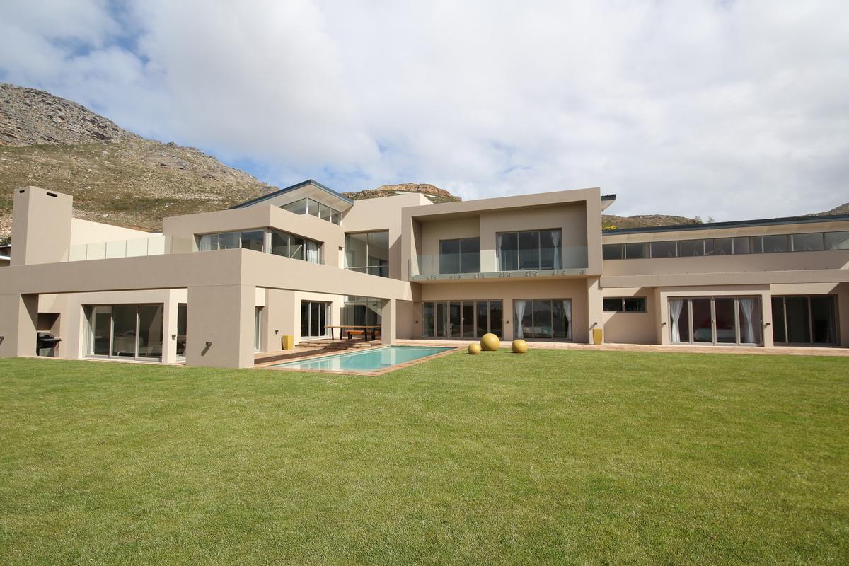 stylish-home-in-stonehurst-mountain-estate-south-africa-luxury-homes