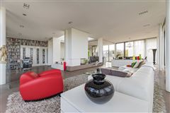 位于黄金地段的独特顶层公寓 luxury homes