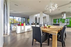 Luxury real estate 位于黄金地段的独特顶层公寓