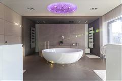 位于黄金地段的独特顶层公寓 luxury real estate