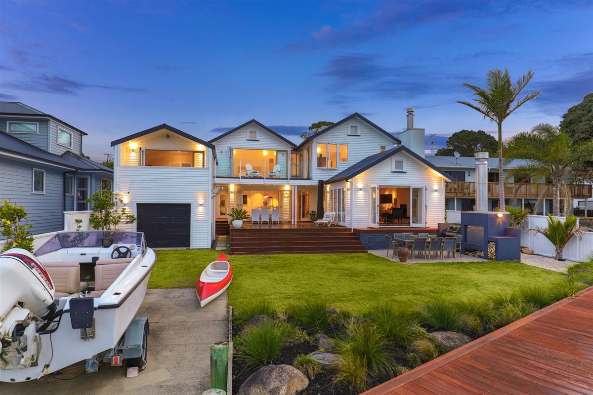 WATERFRONT PARADISE HERALD ISLAND New Zealand Luxury Homes