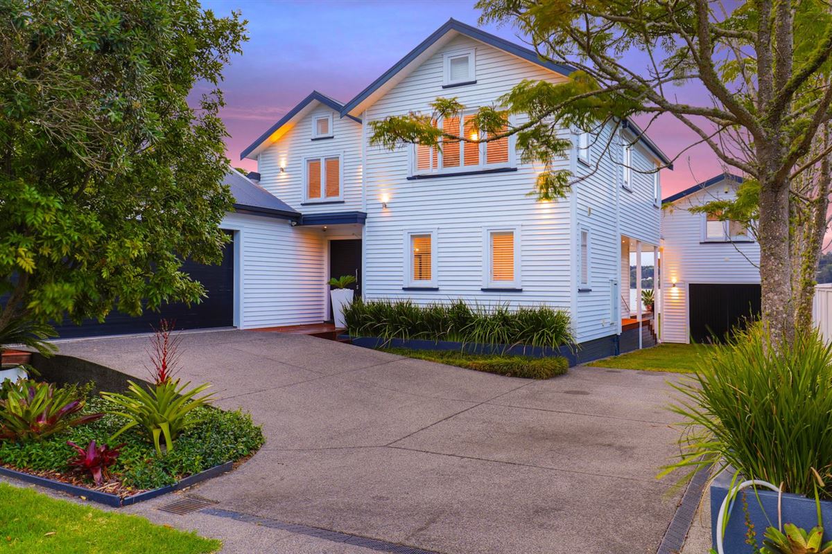 WATERFRONT PARADISE HERALD ISLAND New Zealand Luxury Homes