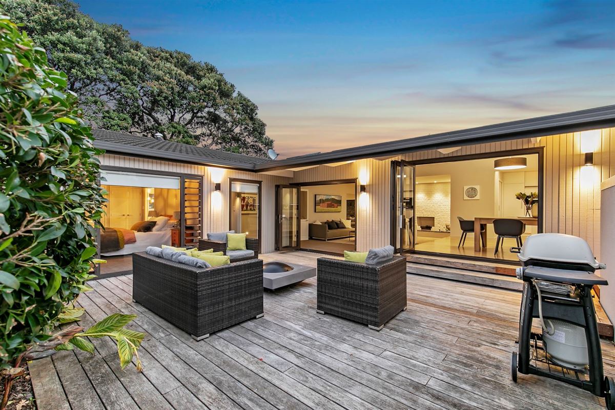 RECENTLYREFURBISHED GEM OF A HOME New Zealand Luxury Homes