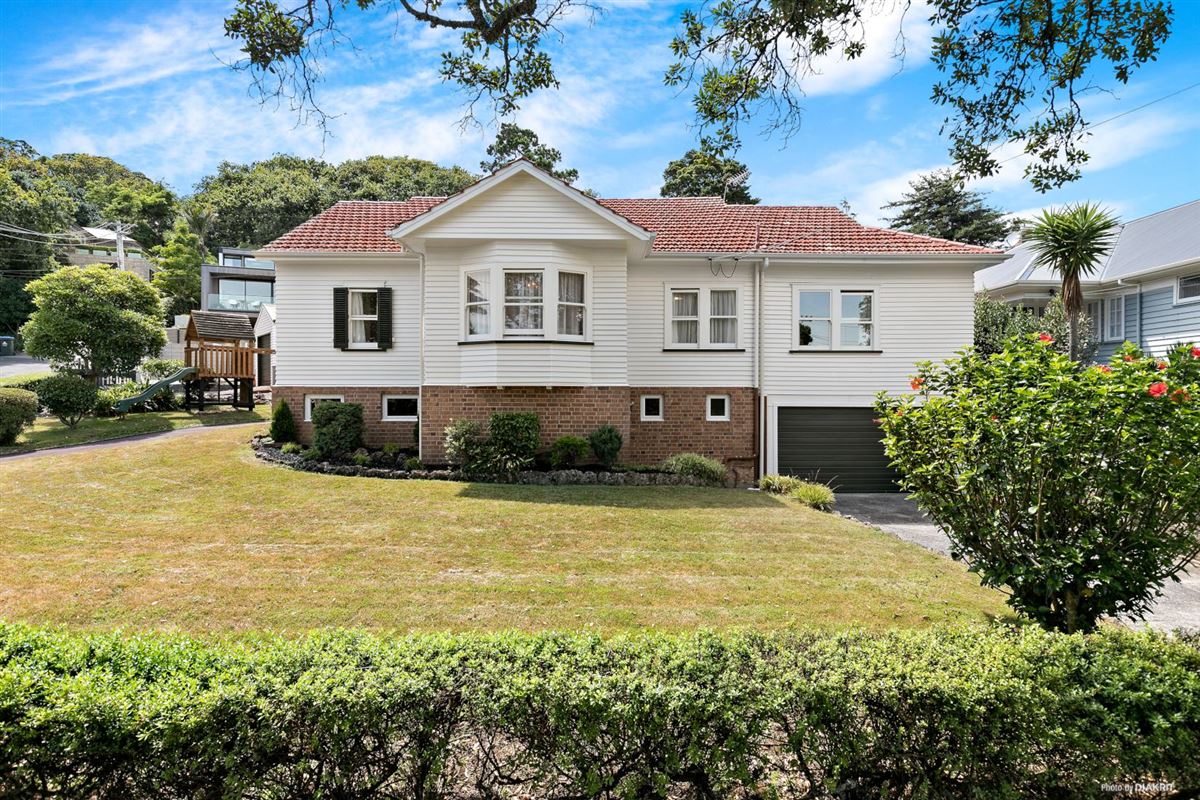 HANDSOME AND SPACIOUS BUNGALOW New Zealand Luxury Homes Mansions For Sale Luxury Portfolio