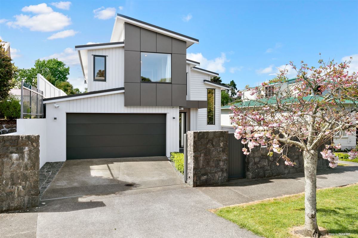 NEW SOLID WEATHERBOARD HOME New Zealand Luxury Homes Mansions For