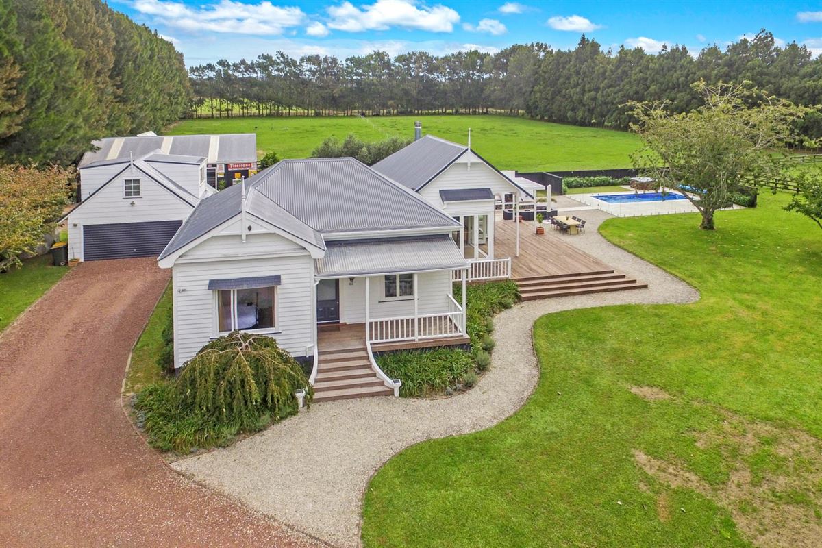 WONDERFUL COUNTRYSIDE LIVING IN KUMEU New Zealand Luxury Homes